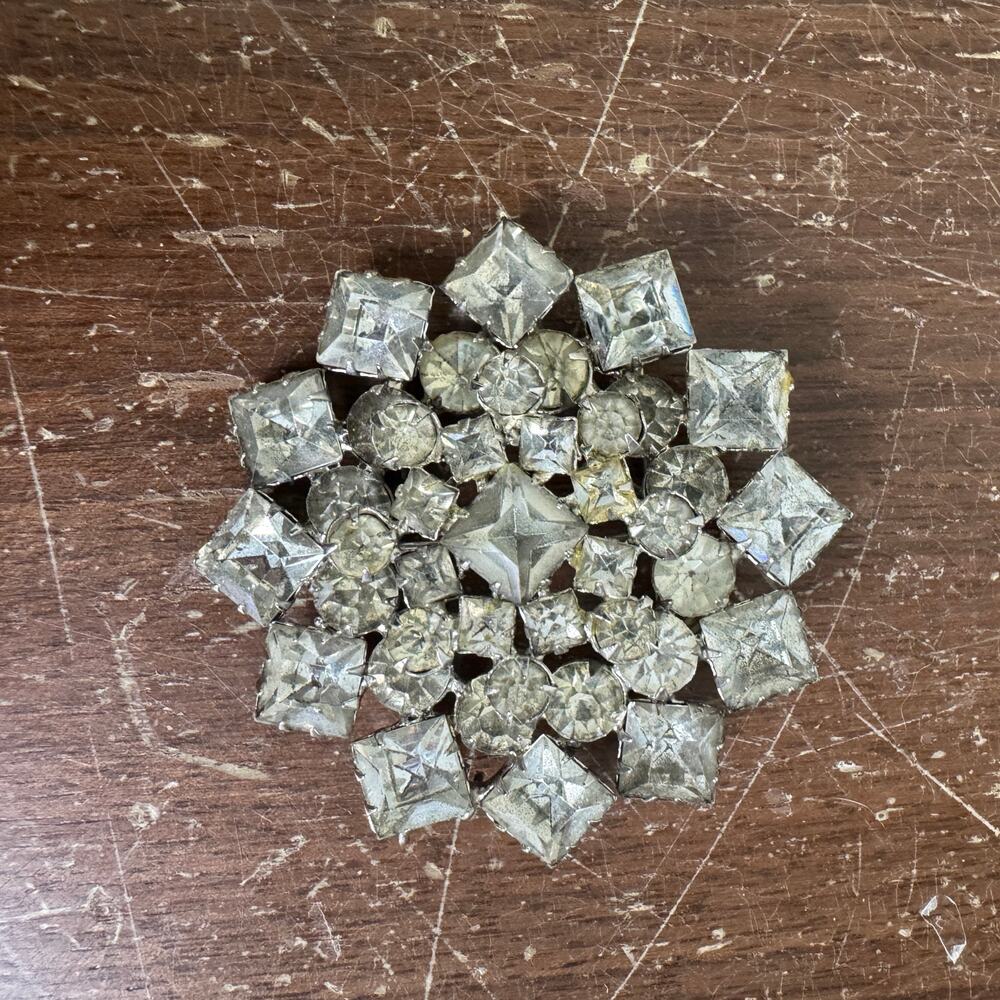 Vintage Silver Tone Metal White Rhinestone‎ Cluster Brooch Pin
